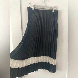Theory Elegant Black and White Pleated Skirt